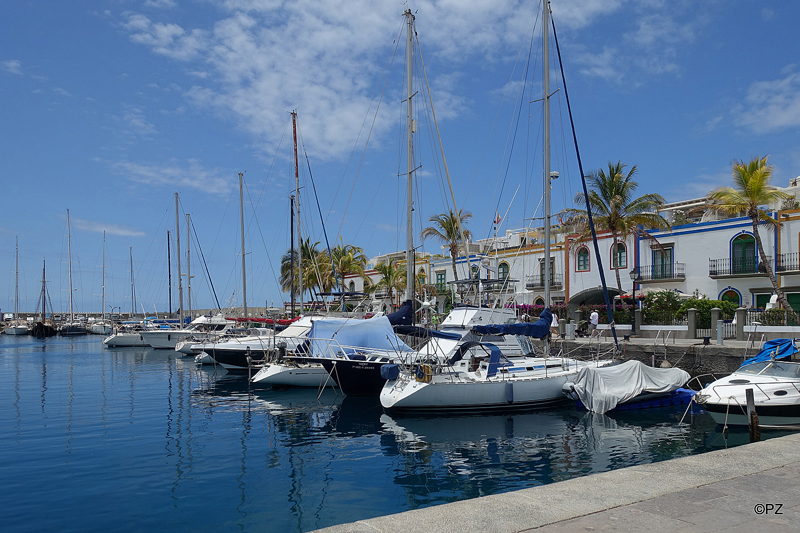 Dienstag ist Spiegeltag: Puerto de Mogán ...