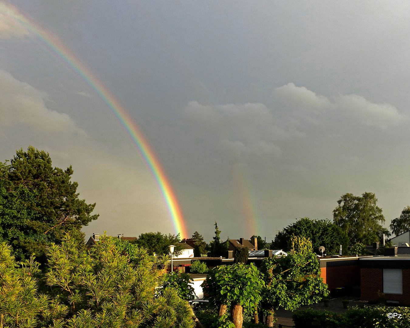 Dienstag ist Spiegeltag: Regenbogen mit Nebenbogen ...