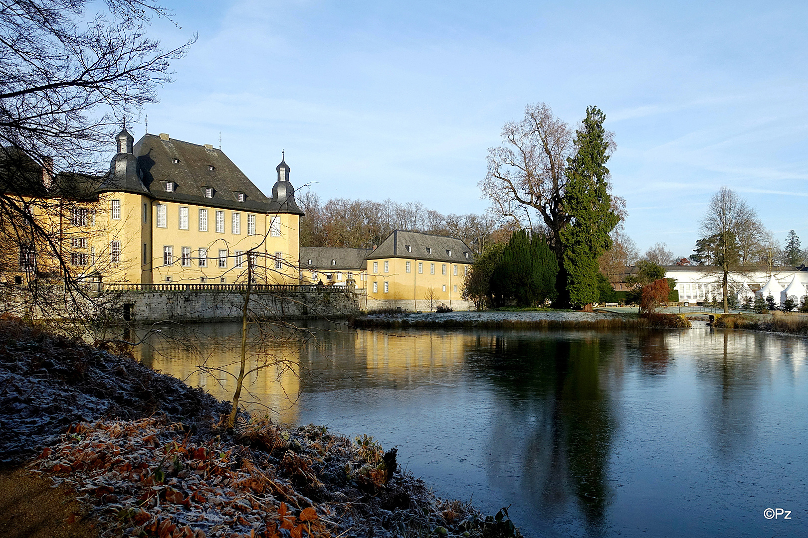 Dienstag ist Spiegeltag: Schloss Dyck ...