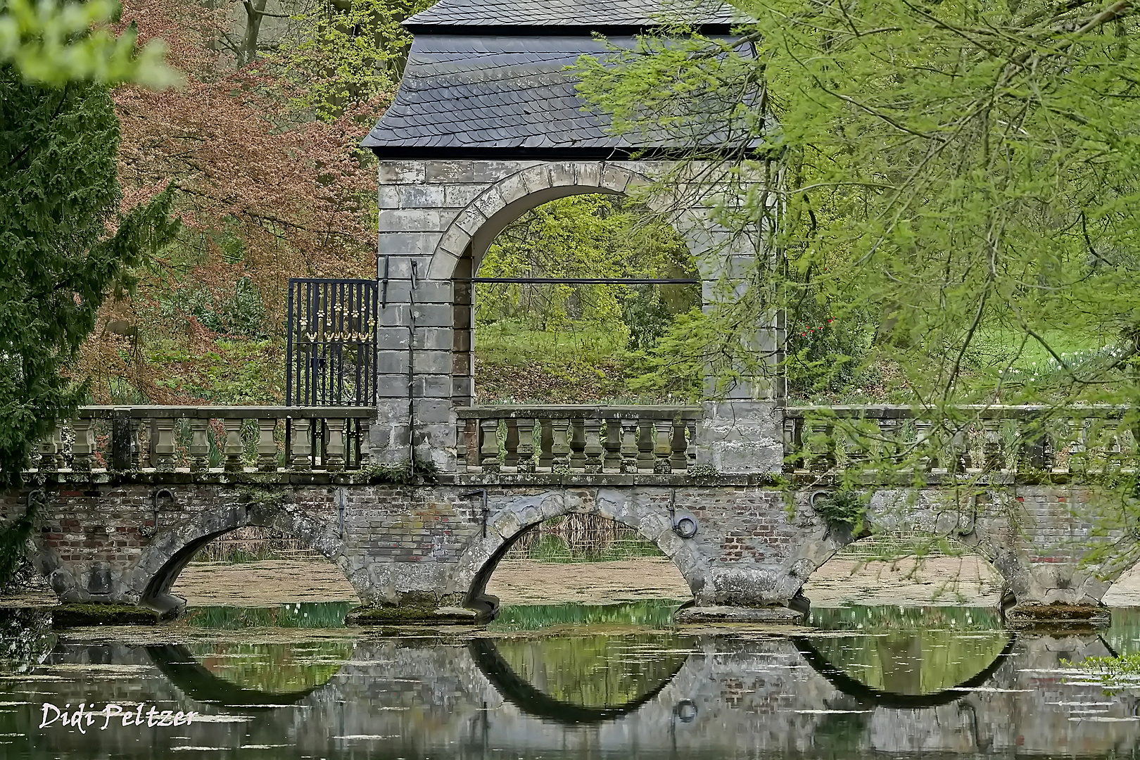 Dienstag ist Spiegeltag: Schloss Dyck, Barock-/Hochzeitsbrücke ...