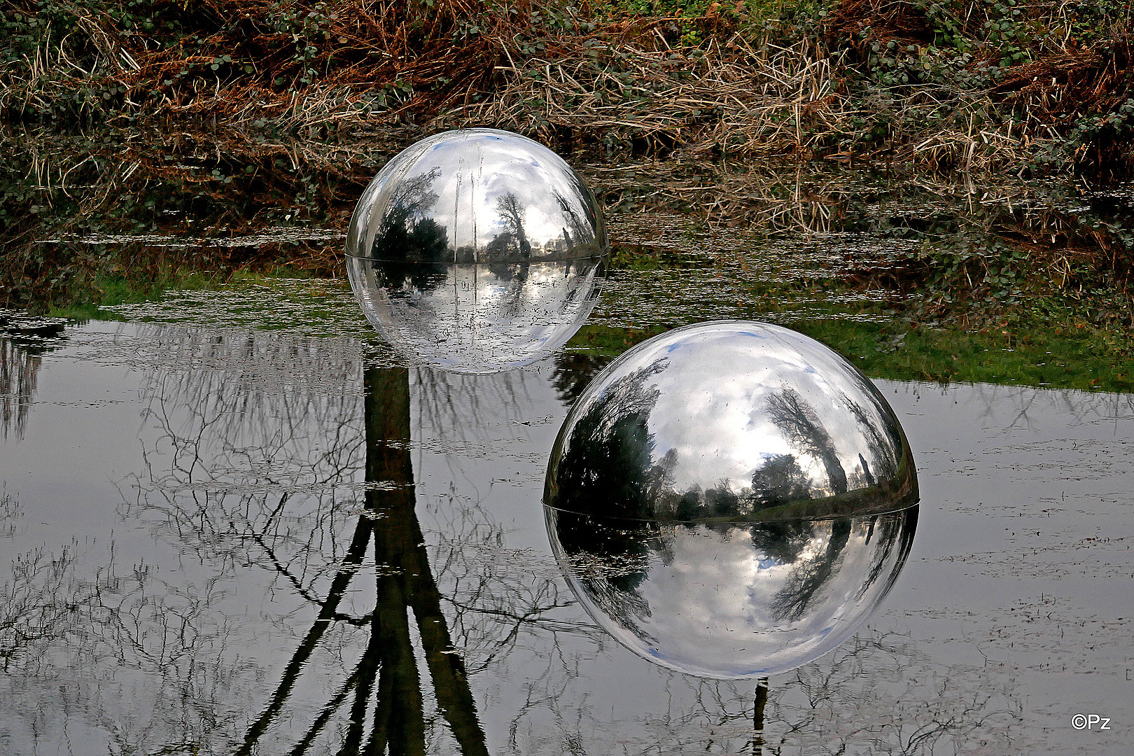 Dienstag ist Spiegeltag: Schloss Dyck: "Bubbles", ...