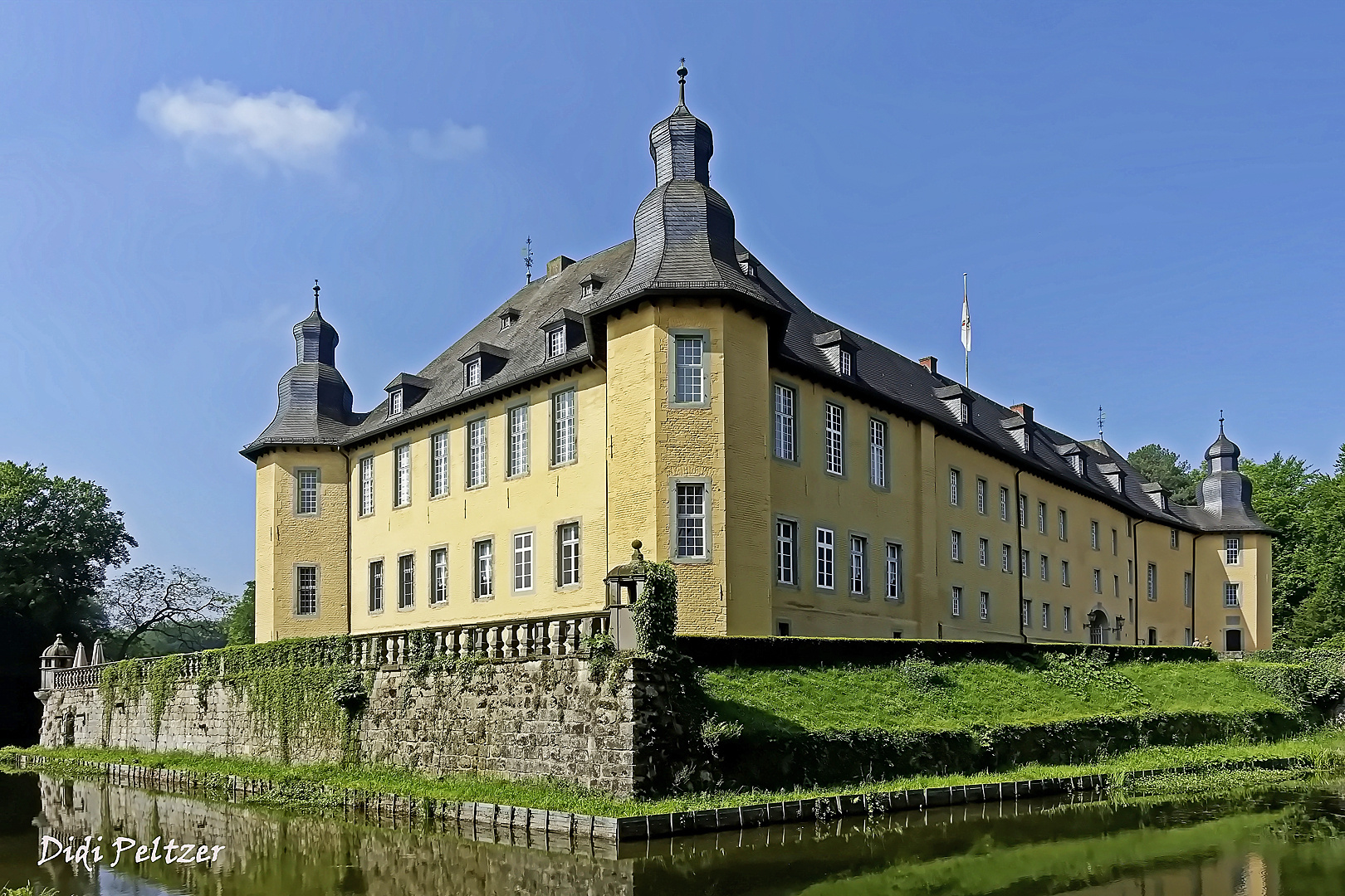 Dienstag ist Spiegeltag: Schloss Dyck, Herrenhaus ...
