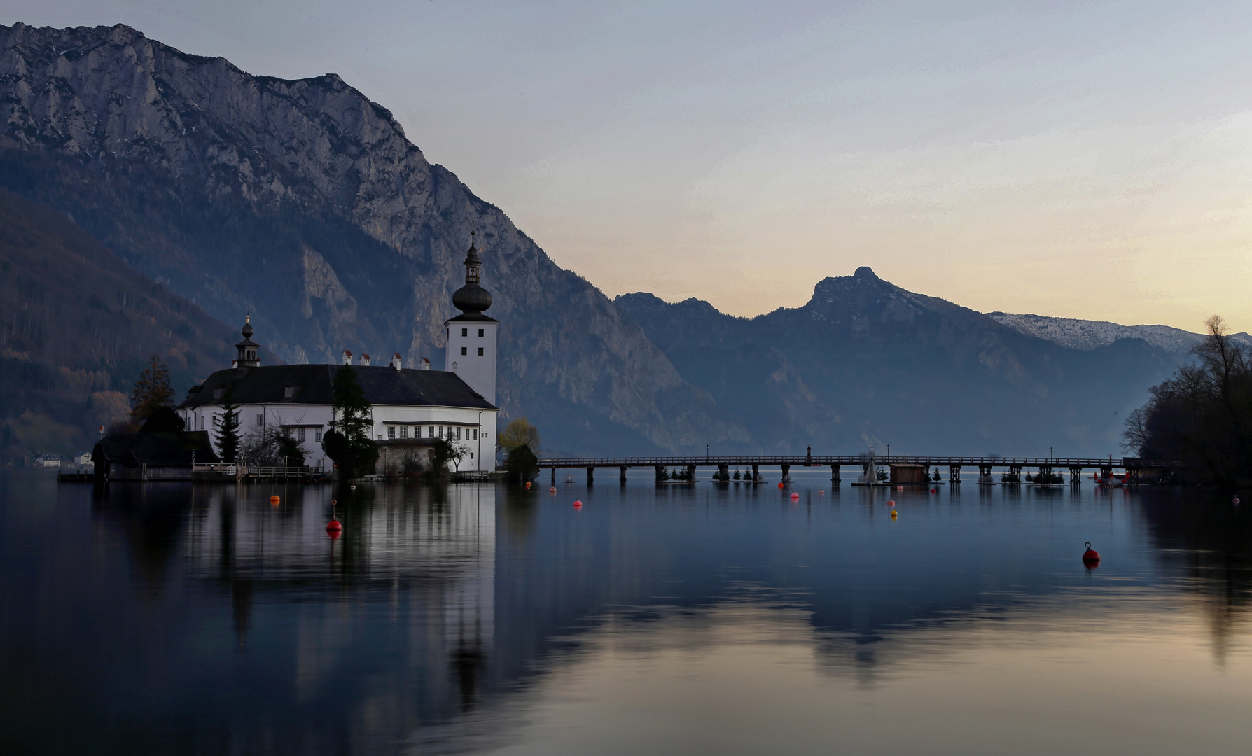 Dienstag ist Spiegeltag-Schloss Ort