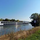 Dienstag -Spiegeltag ....Flusskreuzfahrt-schiff