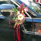 Dienstag-Spiegeltag Selfi-Hochzeitsauto