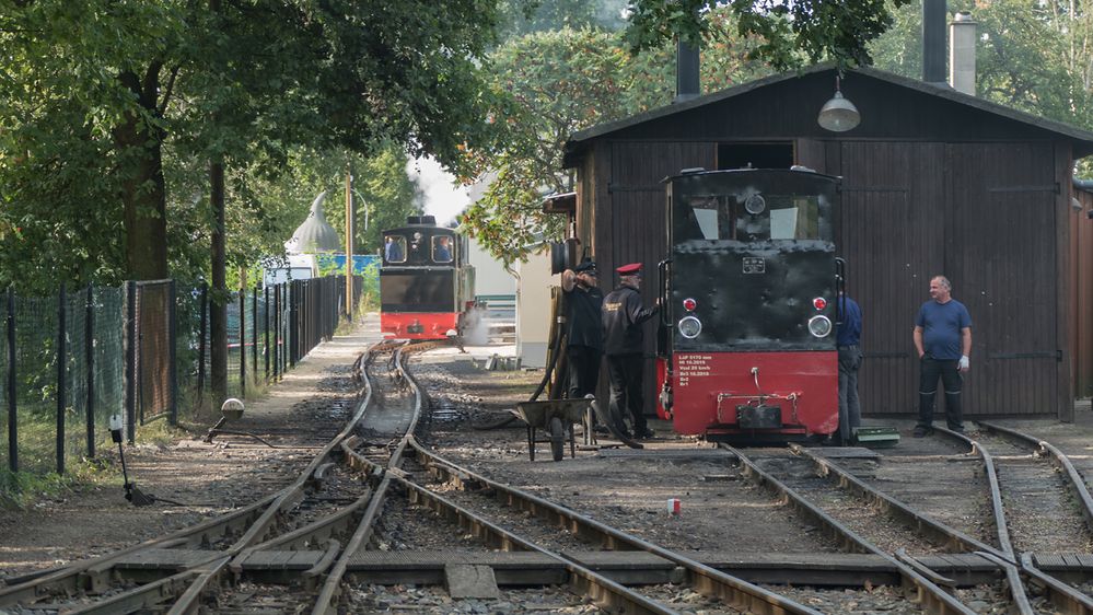 Dienstbesprechung am Lokschuppen