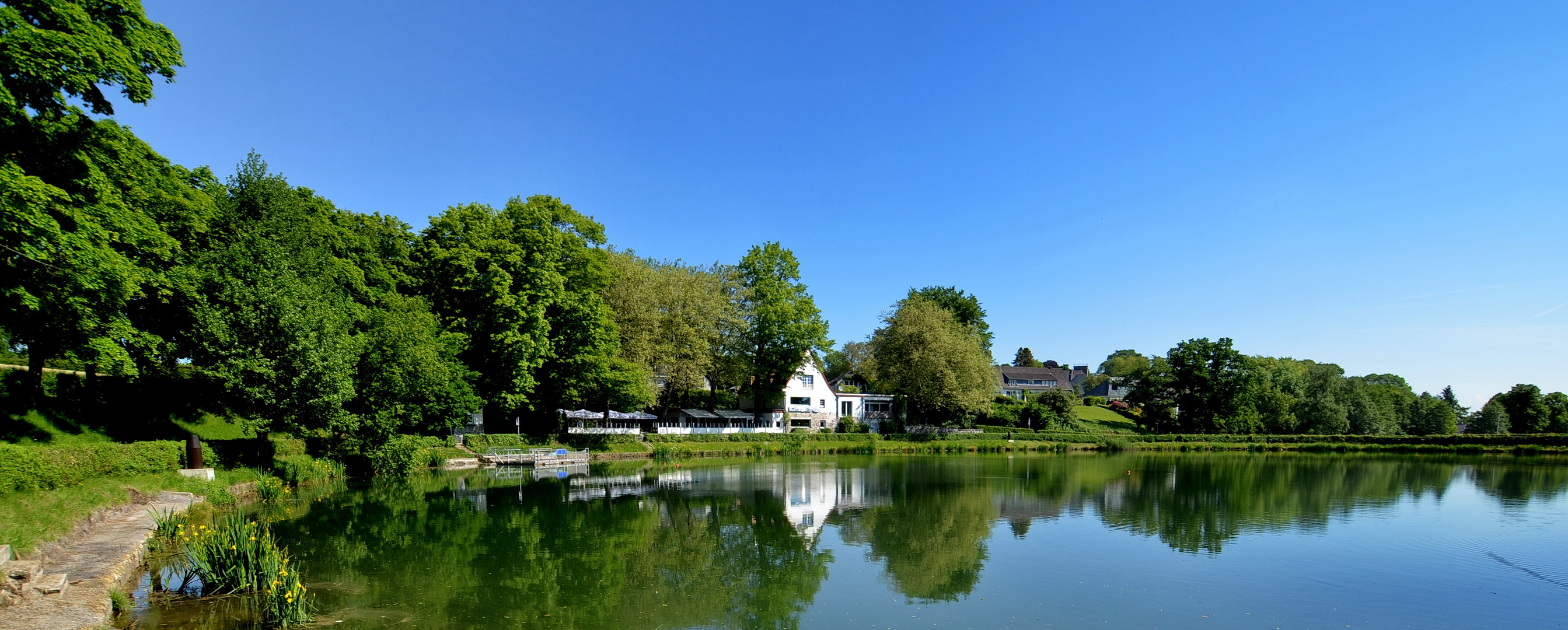 Diepenbenden in Aachen , ein großer Weiher mit IDYLLE siehe hier :