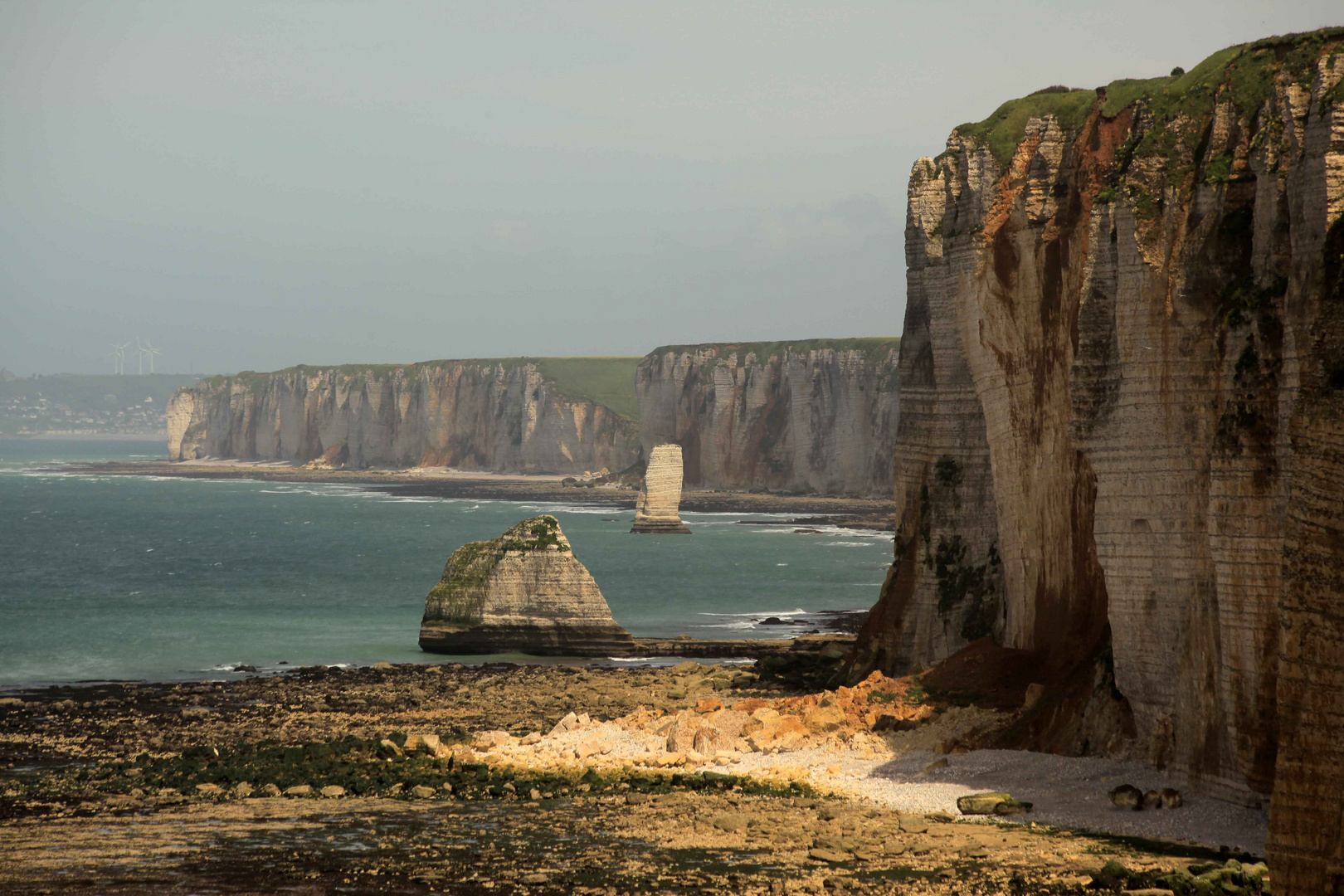  Dies ist einer der längsten Kreidefelsen Strand den ich gesehn hab Etratat Frankreich.