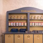 Diese alte Kinderapotheke...