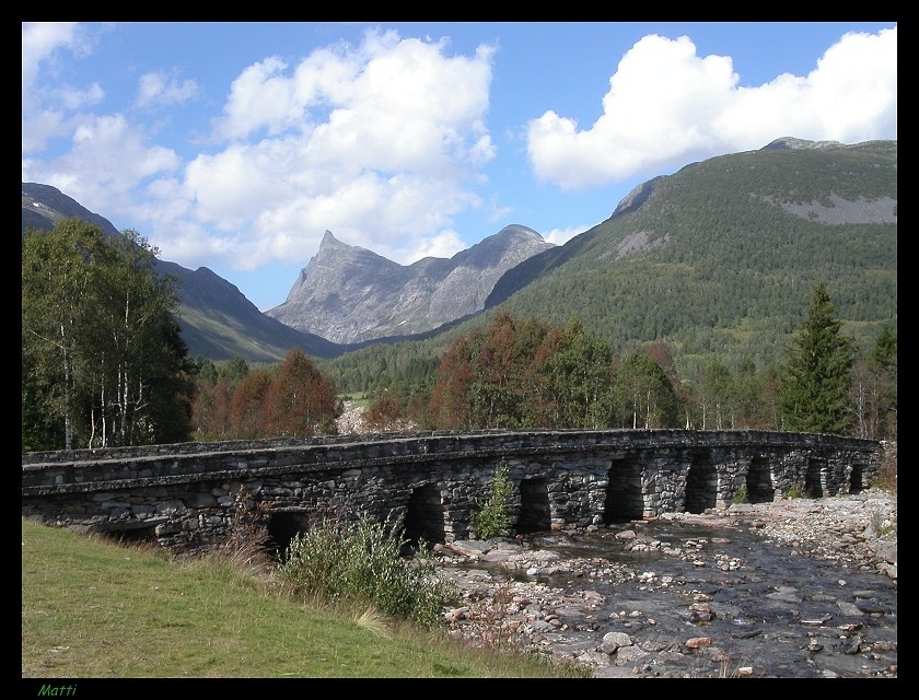 Diese alte Steinbrücke...