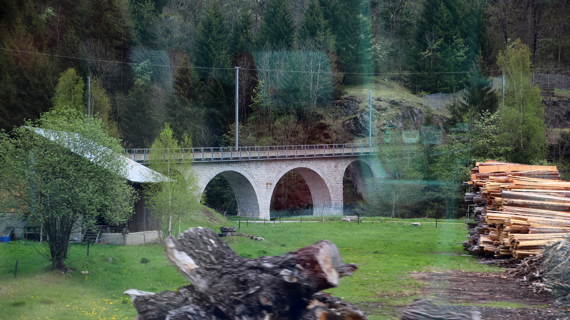 Diese Brücke befindet sich im soeben durchfahrenen Streckenabschnitt