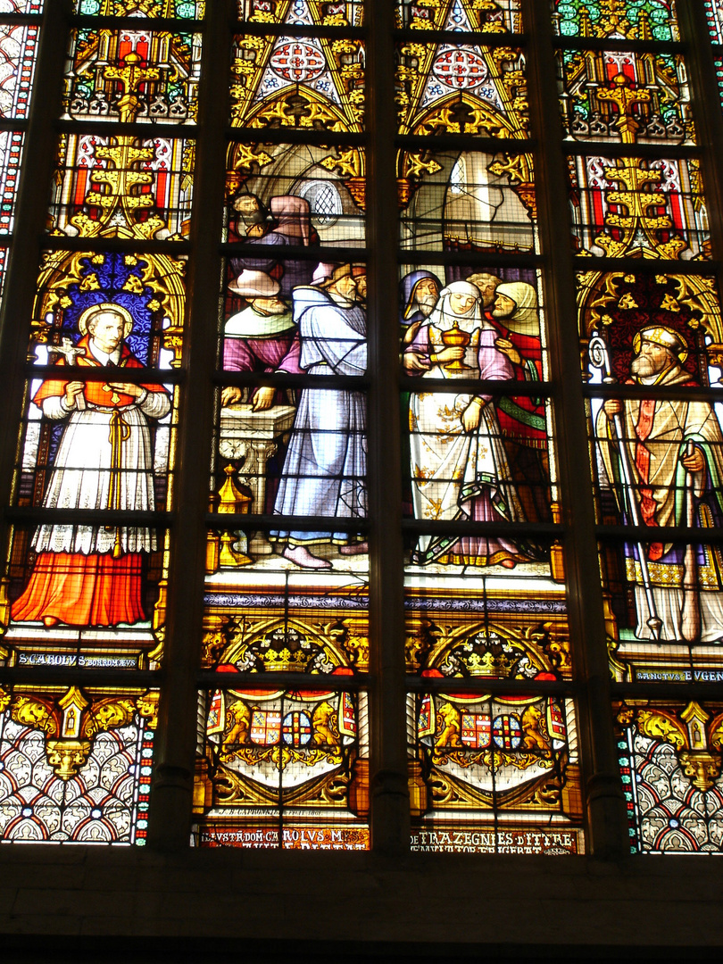 Diese fenster sind in wien in einer kirche