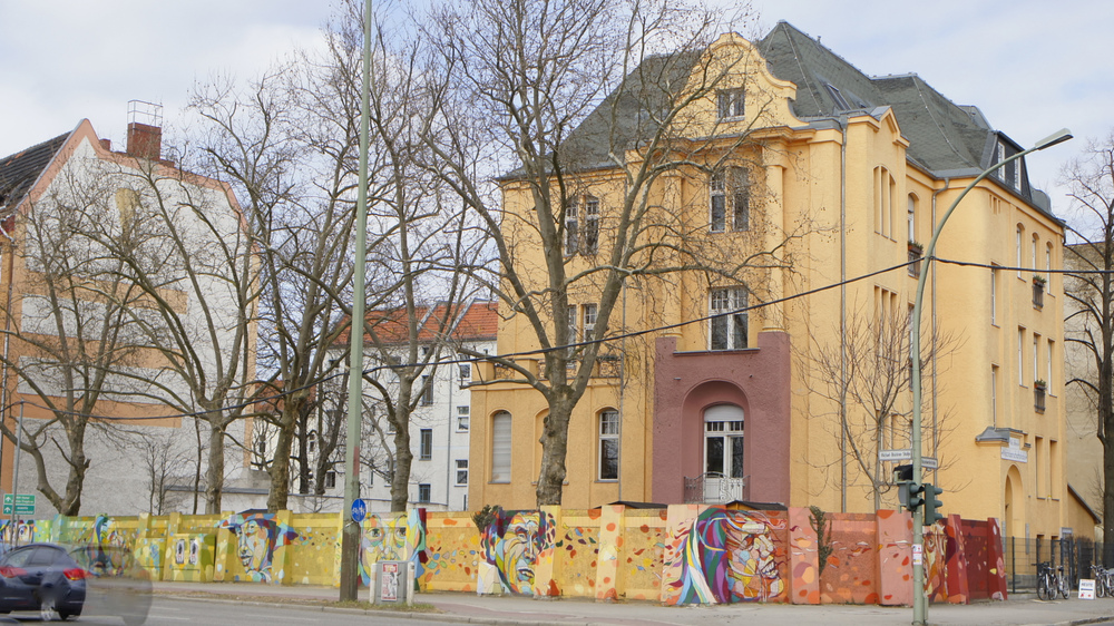 diese Graffitti-Wand ...