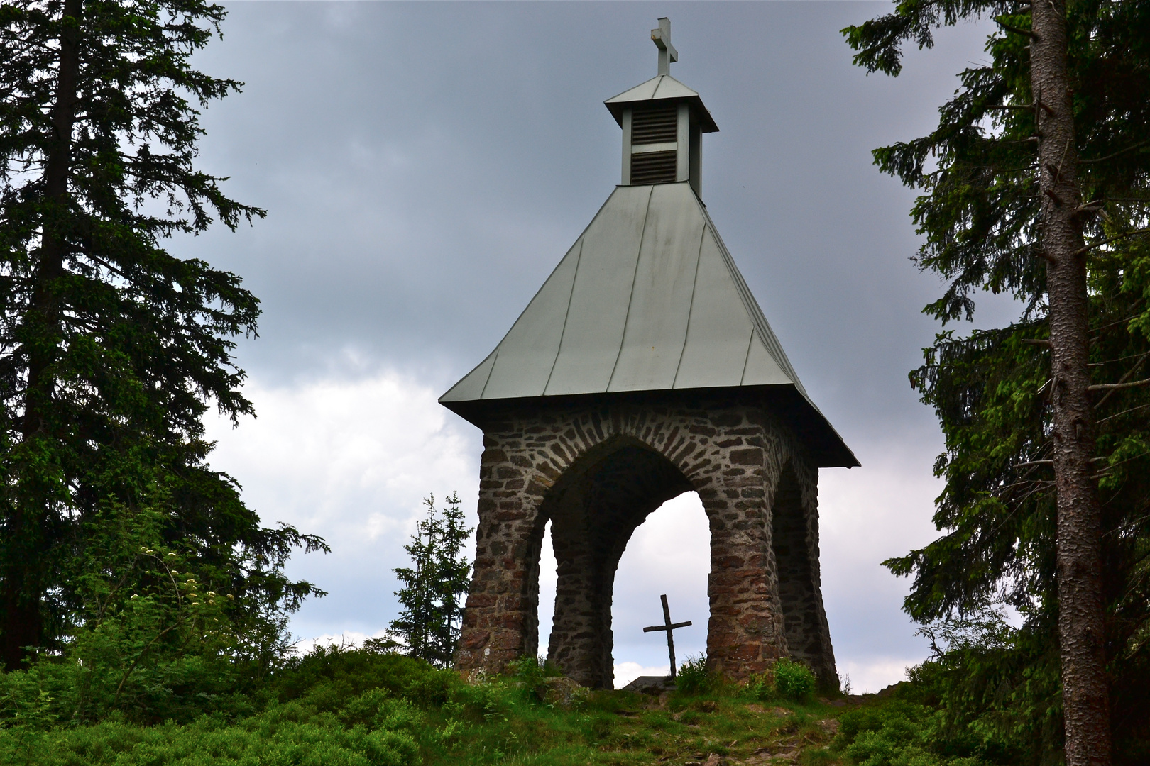 Diese kleine Kapelle steht auf dem Mittagsstein…