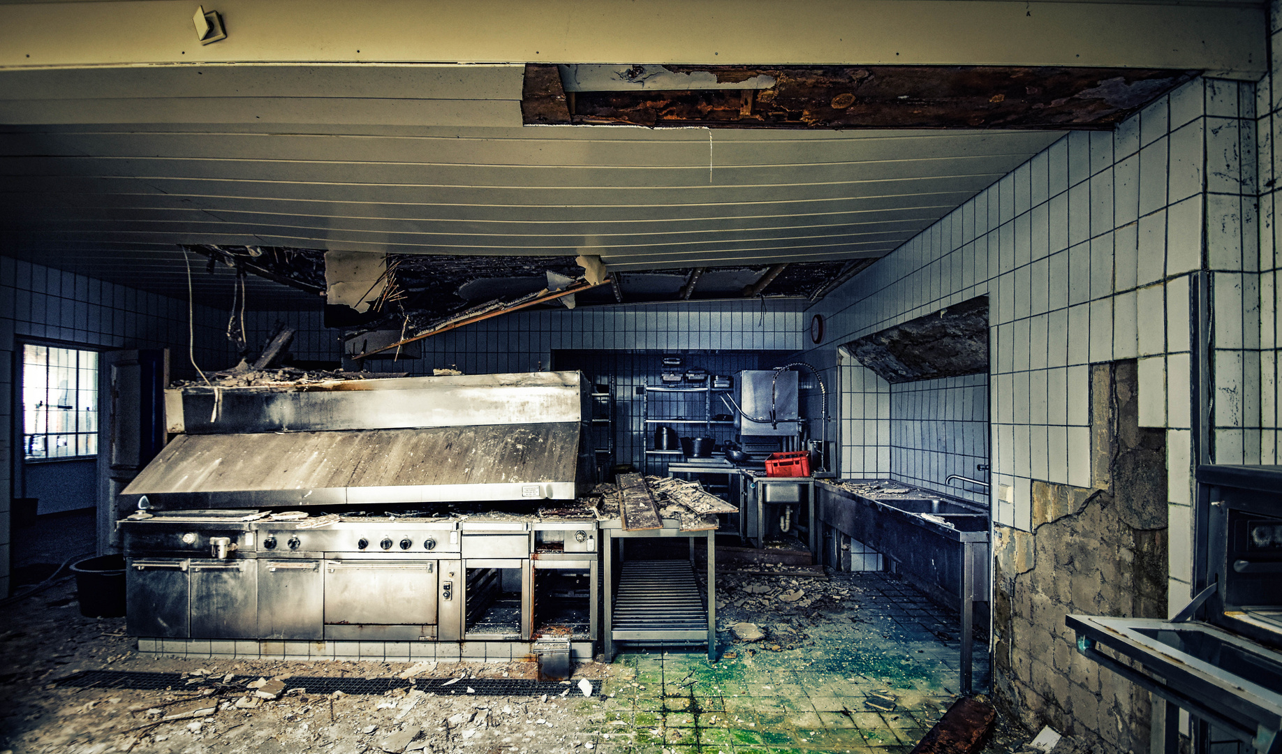 Diese Küche ist selbstreinigend. Foto & Bild | spezial, marodes, lost  places Bilder auf fotocommunity
