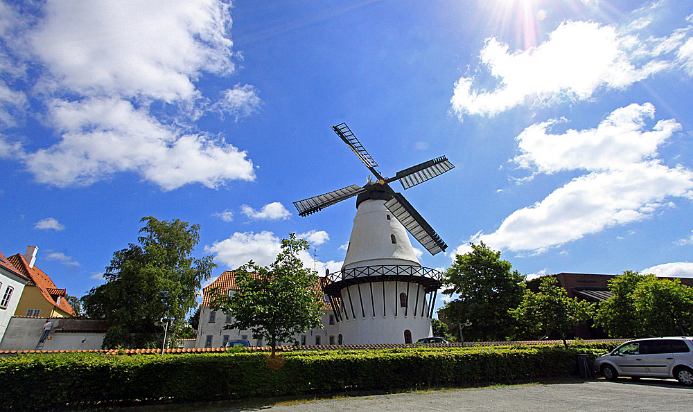 diese mühle steht vorm slot sonderborg in der schönen stadt sonderborg