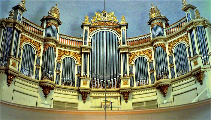 ..  diese Orgel im Dom von  ..