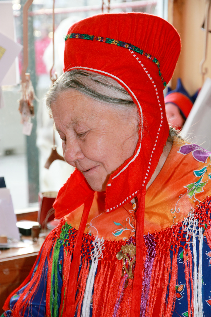 Diese Samin in traditioneller Tracht