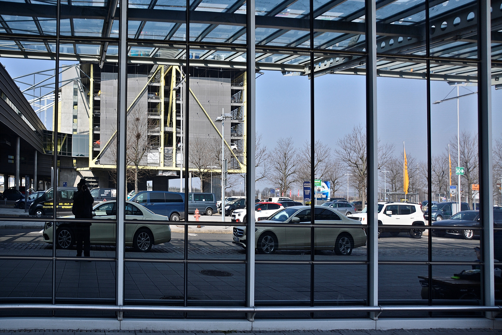 Diese Spiegelei am Leipziger Flughafen ...