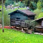 Diese Walserhauser stehen zwischen St.Niklaus und Herbriggen