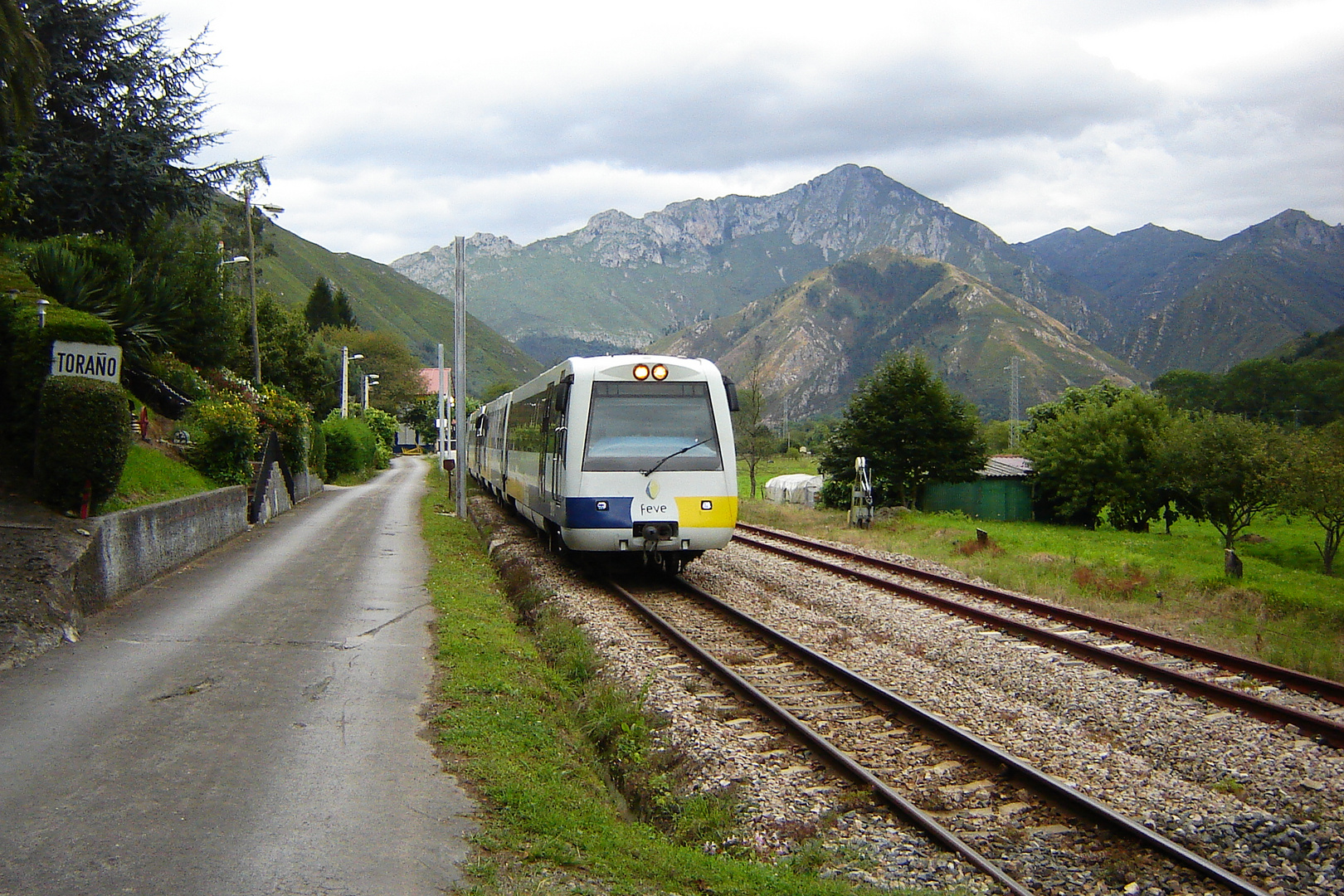 Diesel railcar leaving Toraño in Asturias, Northern Spain.