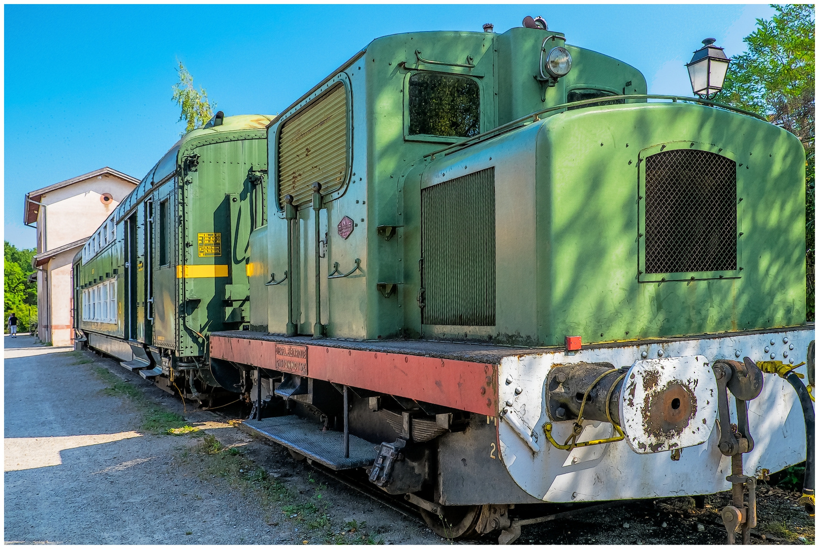 Diesellok mit Panoramawagen