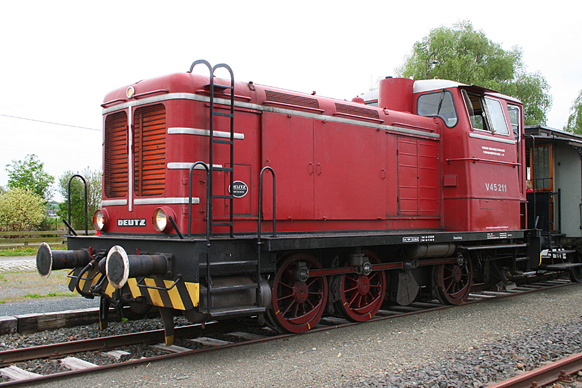 Diesellok V45 211 des Vereins Braunschweiger Verkehrsfreunde