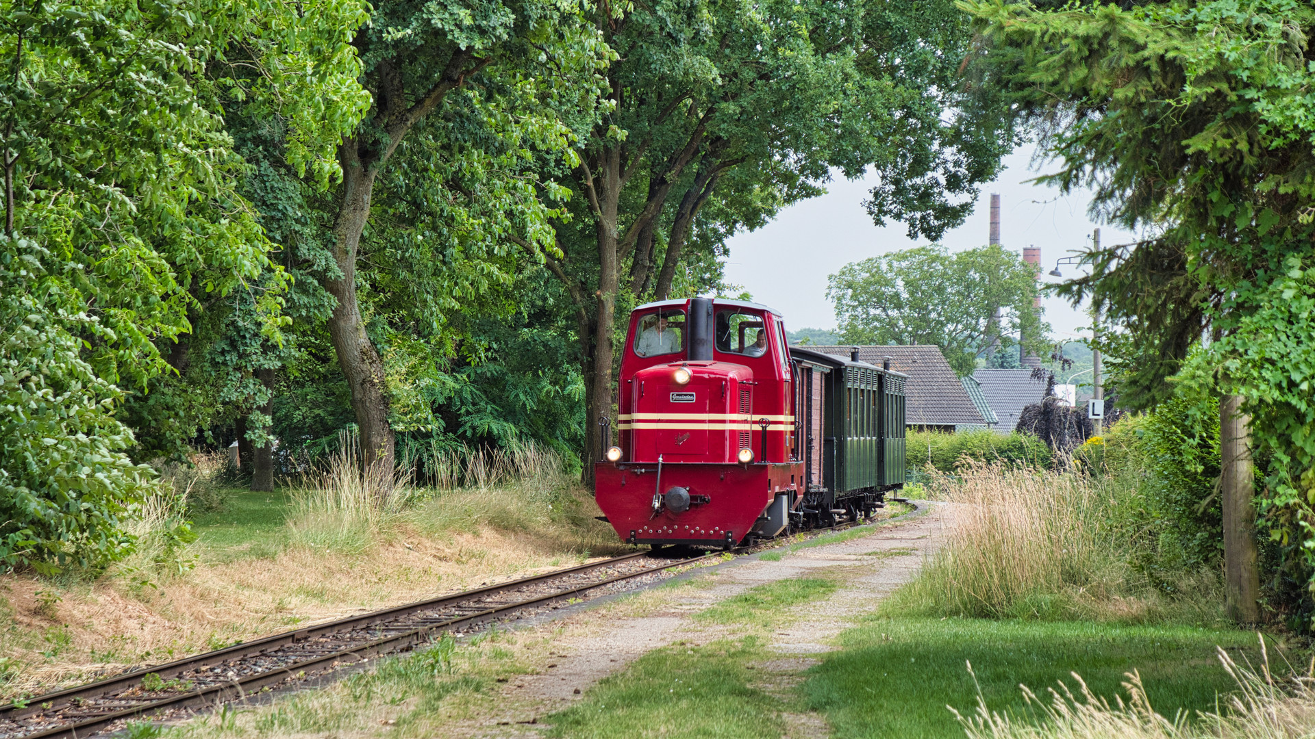 Dieselzug beim Haltepunkt Stahe