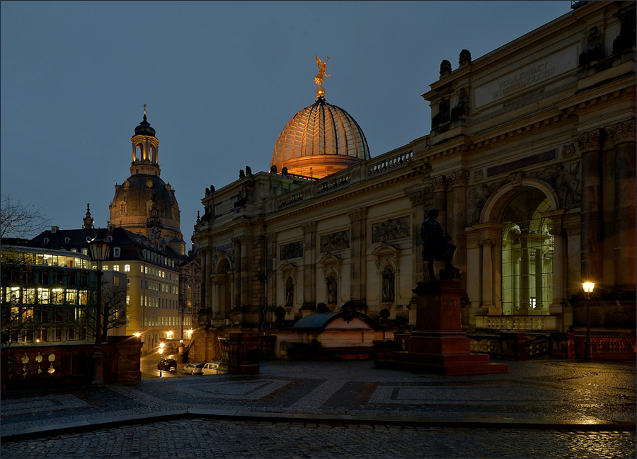 Diesen Blick auf die Frauenkirche und auf die Kunstakademie Dresden ...