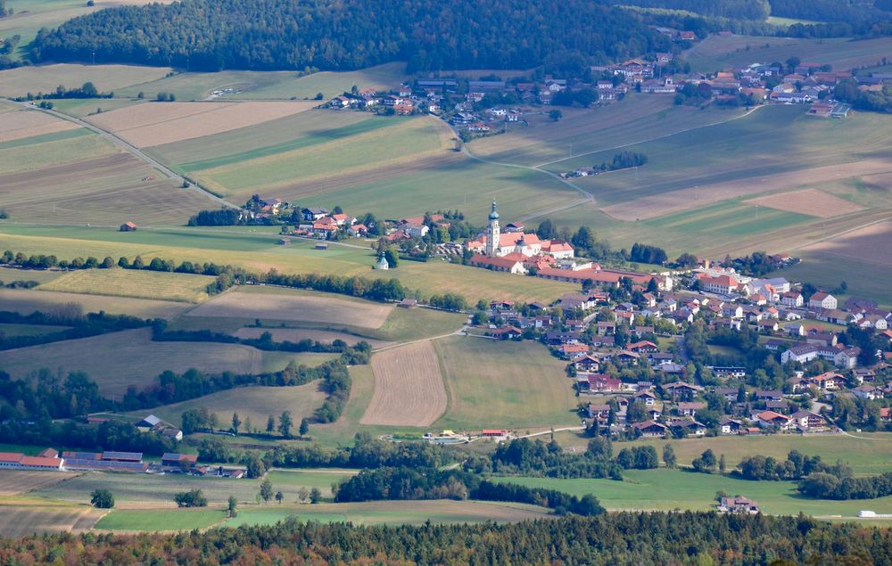 Diesen Blick auf Neukirchen b. Hl. Blut…