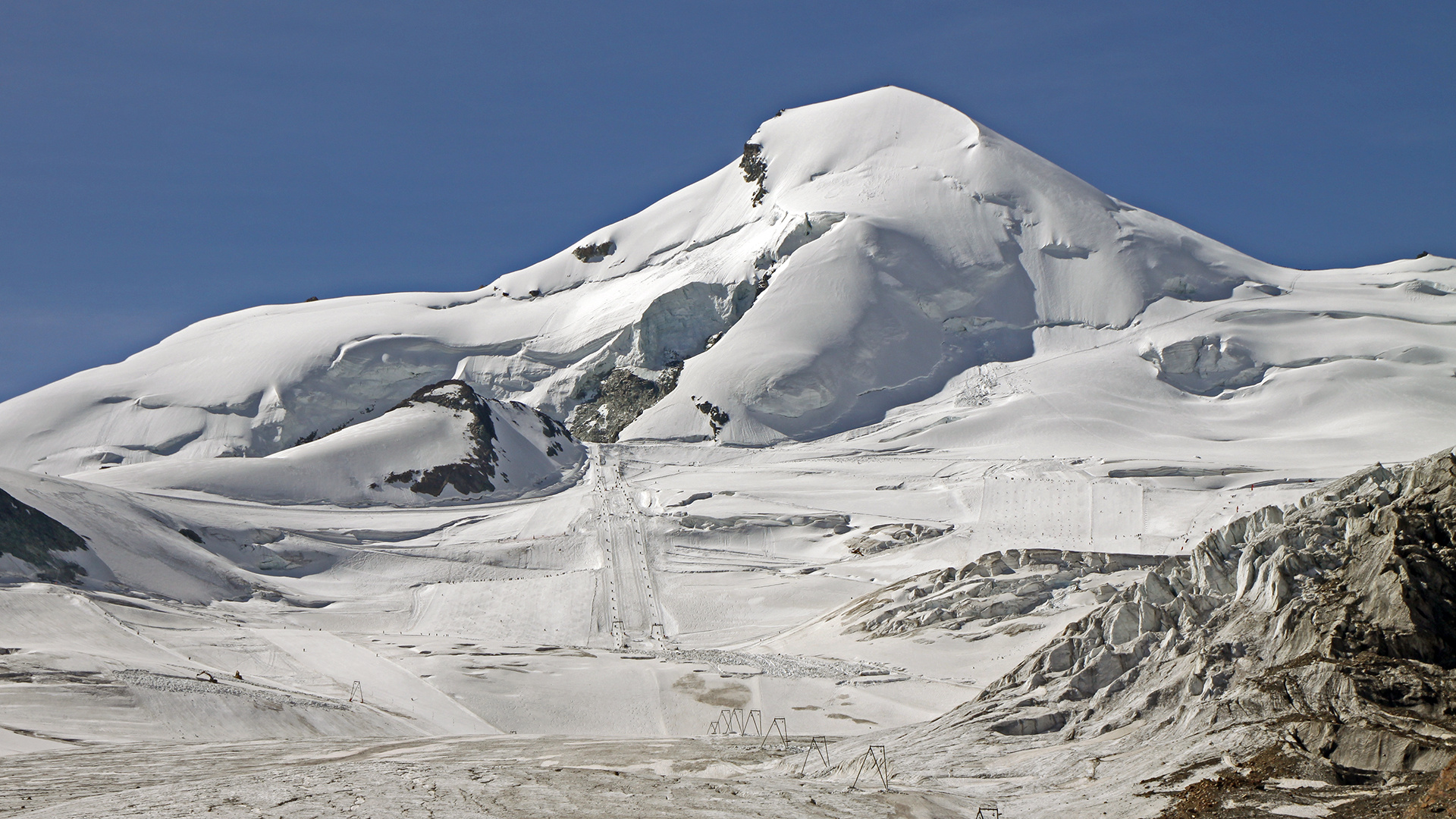 Diesen Weg von der Längfluh hoch über SaasFee im Wallis...