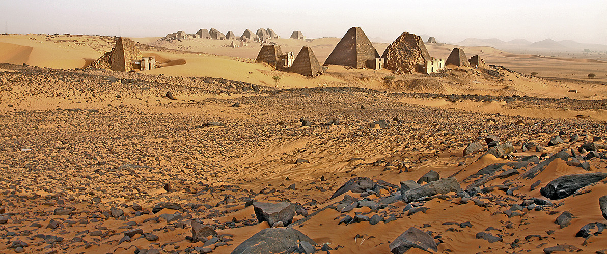 Dieser Anblick auf das südliche und in der Ferne nördliche Pyramidenfeld faszinierte mich sehr …