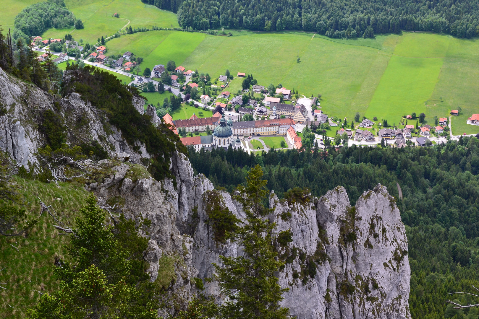 Dieser Blick auf das Kloster Ettal…