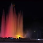 dieser brunnen steht in wien und ist megafett anzuschauen da immer die farben sich ändern