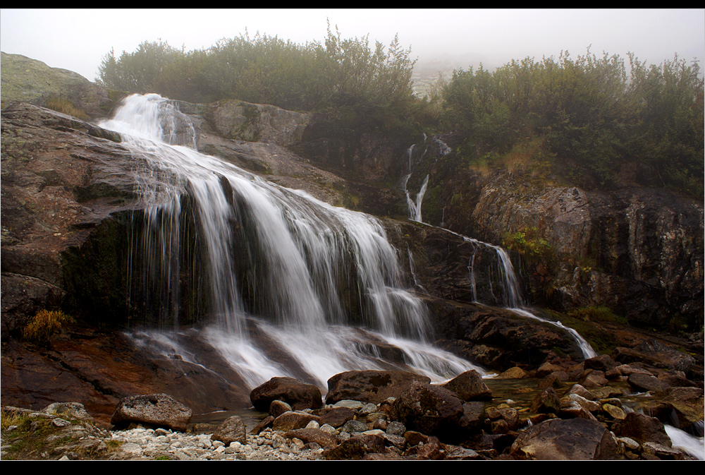 > Dieser Wasserfall...>