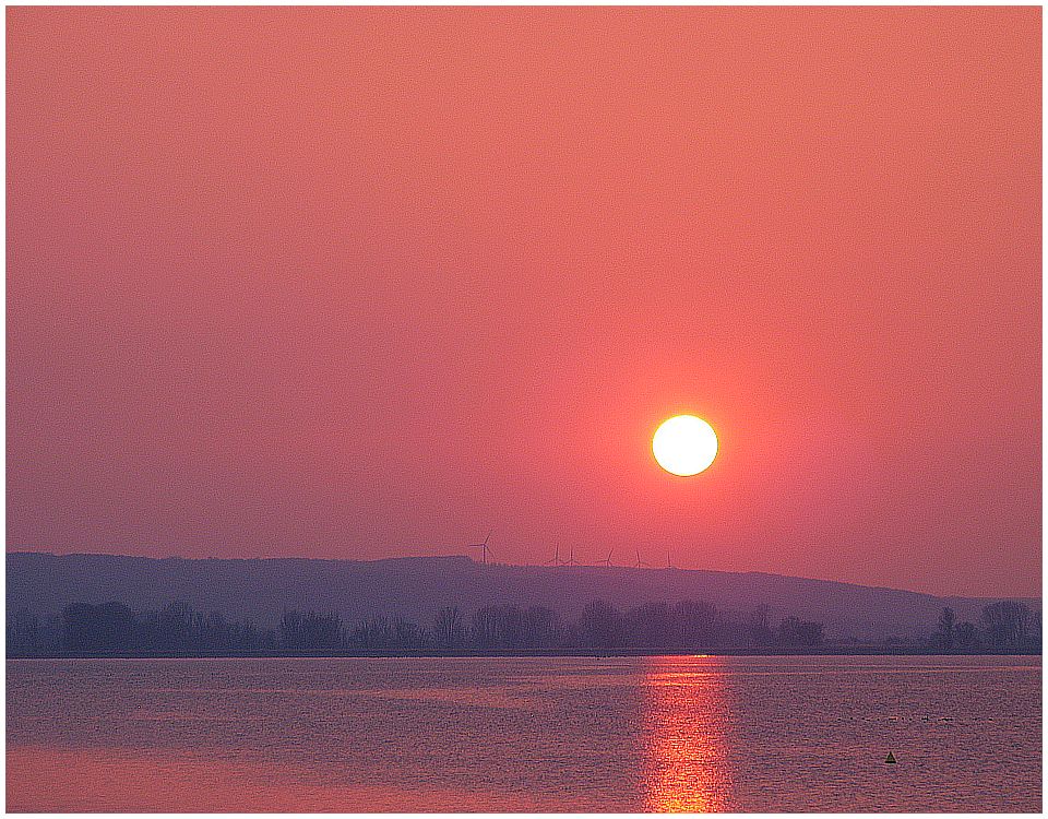 Dieses Abendrot - diese Ruhe am See von Gerti We. 