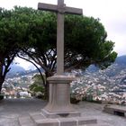 Dieses Kreuz steht auf der Anhöhe eines Aussichtspunkts in Funchal