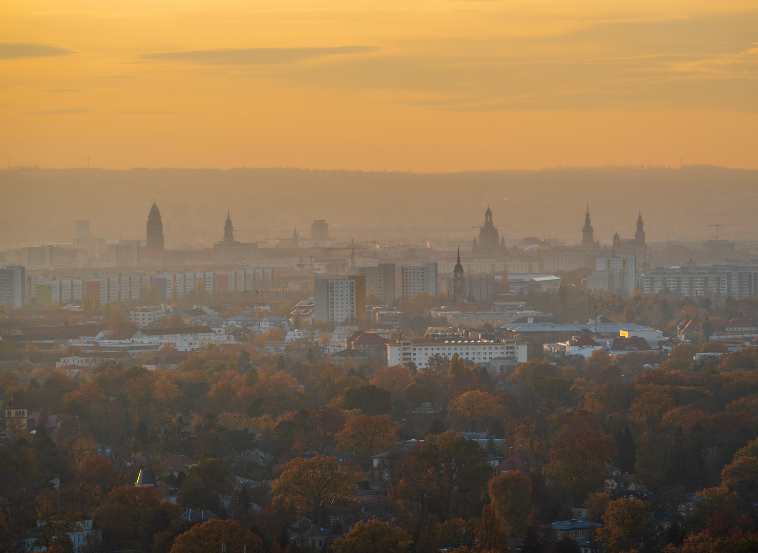 Diesiger Sonnenuntergang über der Altstadt von Dresden