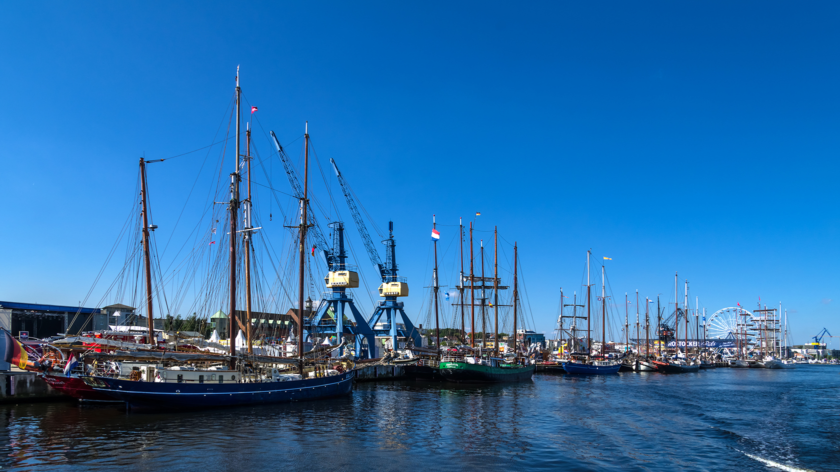 DieTraditionssegler haben in Rostock festgemacht