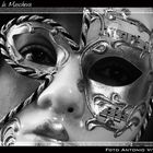 Dietro la maschera