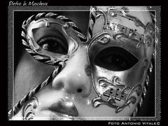 Dietro la maschera