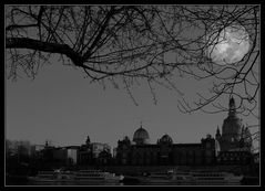 ... digital fantasy ... moon over Dresden ...