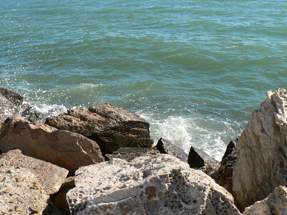 Digue de pêche en mer