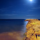 Digue de rochers au Clair de Lune