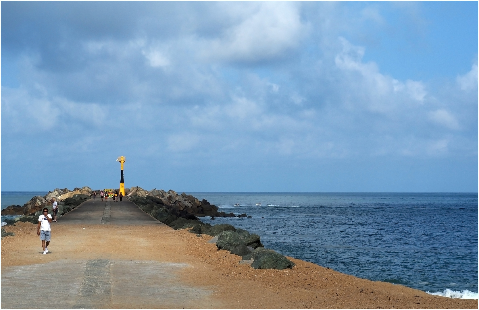 Digue sud de la Plage de la Barre