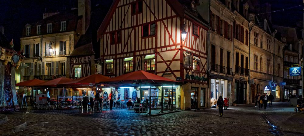 Dijon bei Nacht