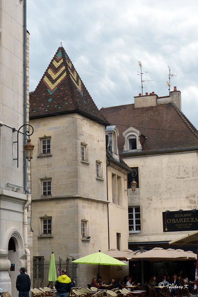 Dijon - ein gemütliches Café zwischen historische Gebäuden