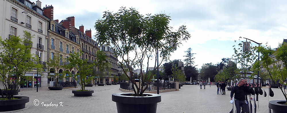 Dijon - Stadtplatz zwischen Triumpfbogen und Square-Darcy-Park