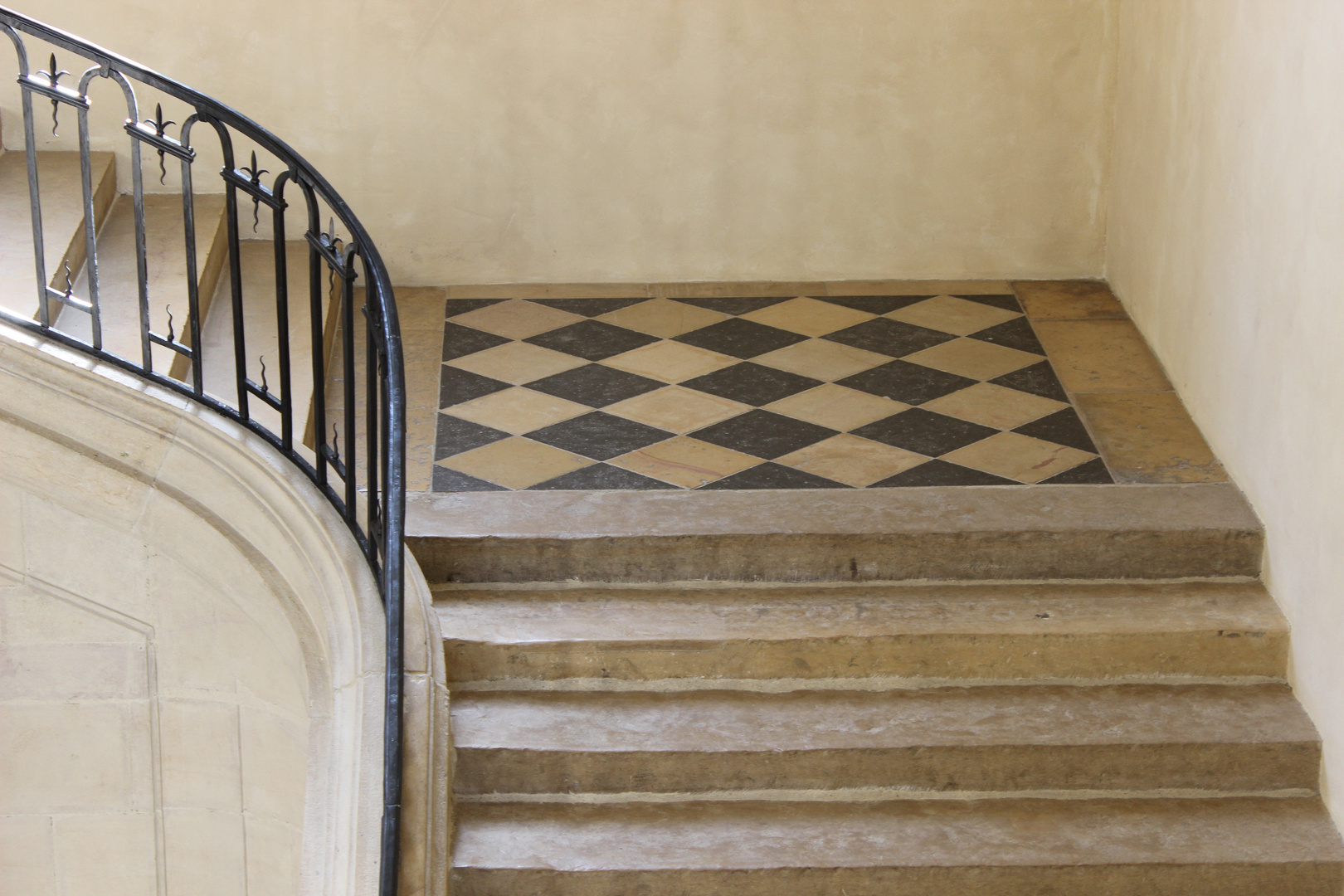 Dijon - Treppe im Palast