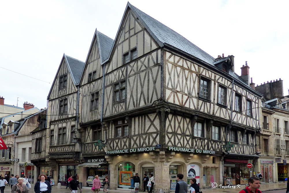 Dijon - Zentrum - teils sind noch alte Fachwerkhäuser erhalten